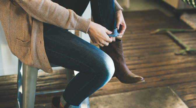 Reclaiming Mondays Spotify Playlist to listen to as you get ready (Photo: Chelsea Francis/Unsplash)