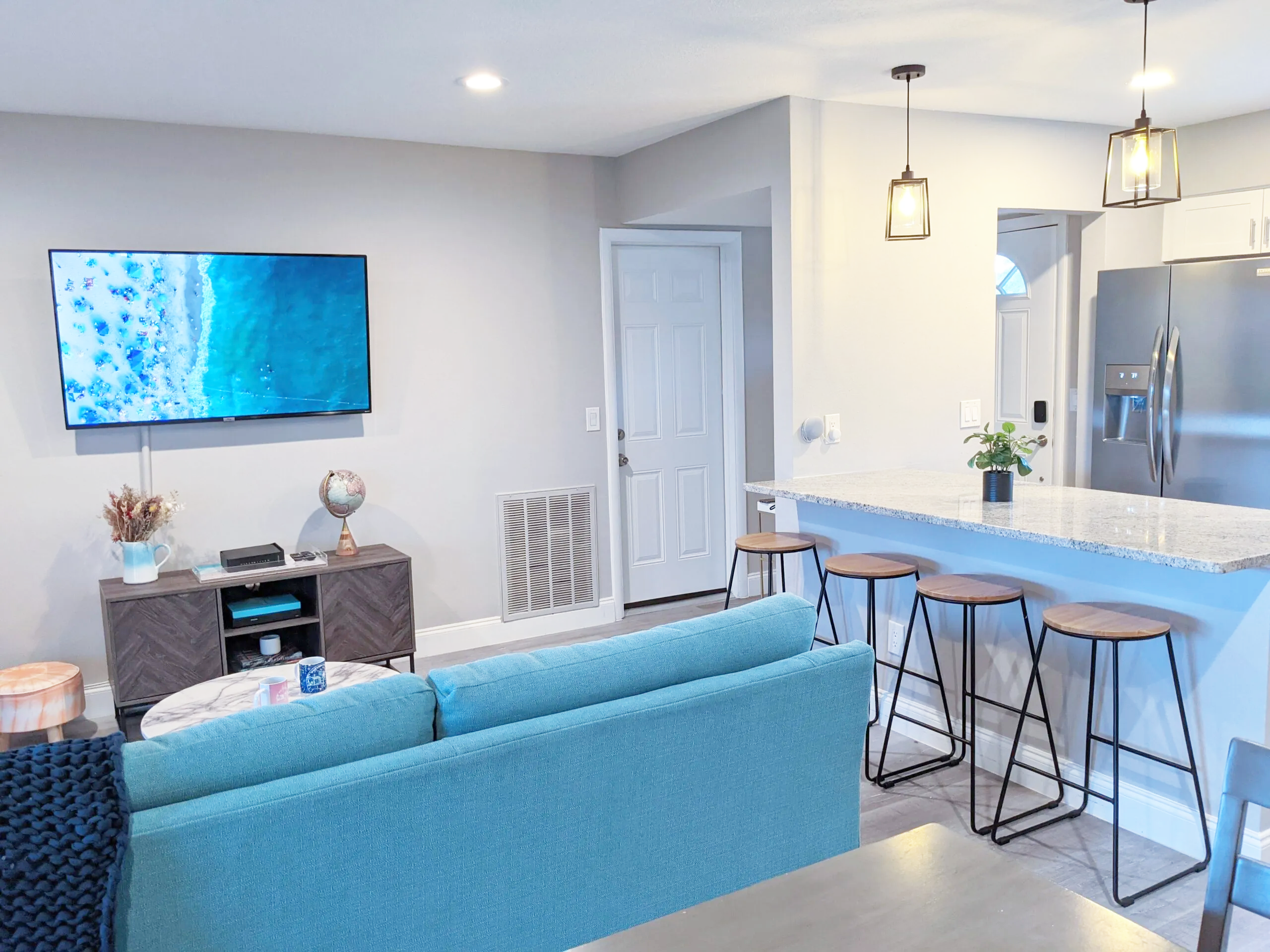 Maywood's living room: a medium-term rental in Clearwater, FL, that we asked ChatGPT to help us get more bookings for it