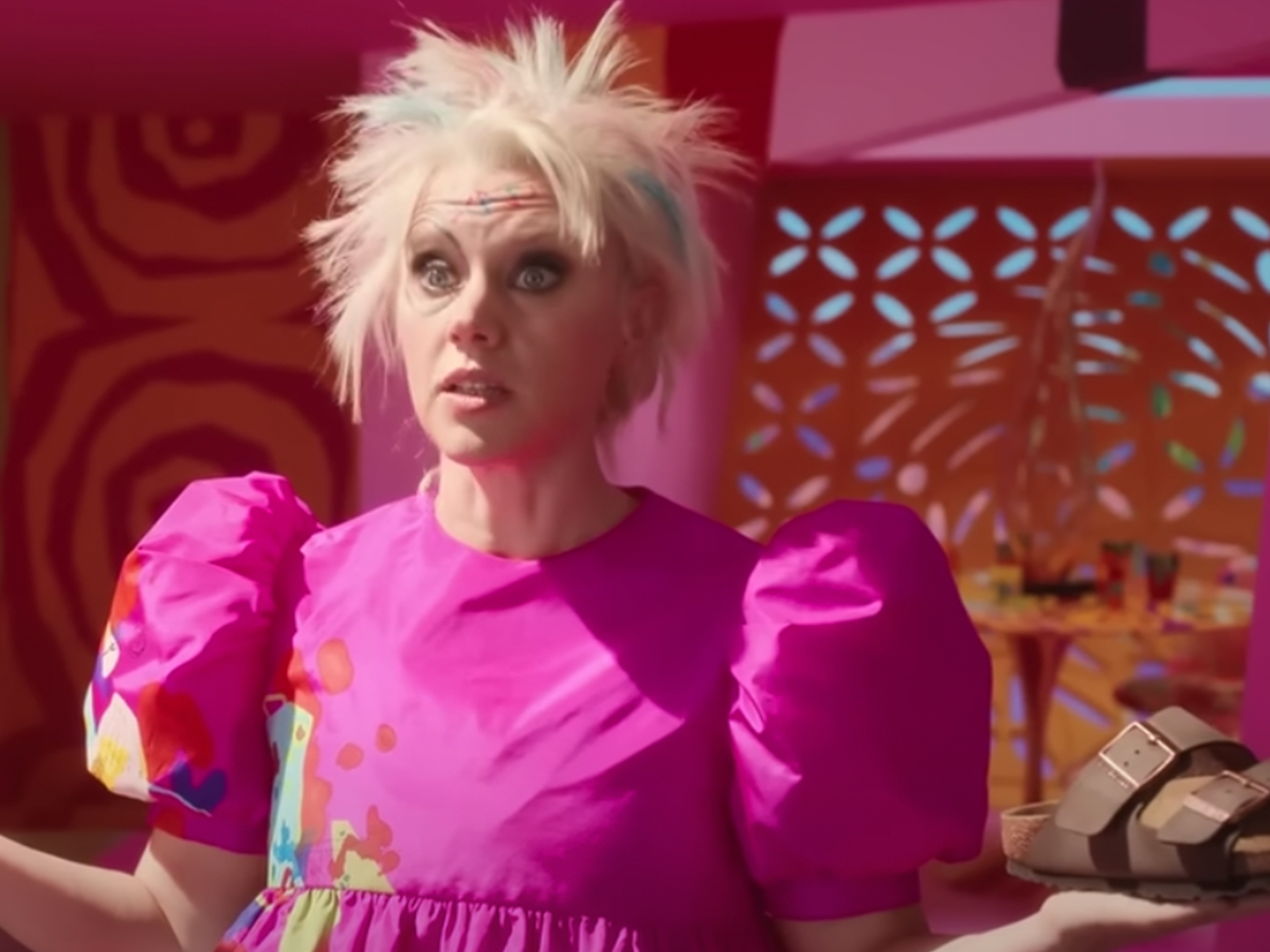 kate mckinnon dressed as weird barbie in the 'Barbie' movie
