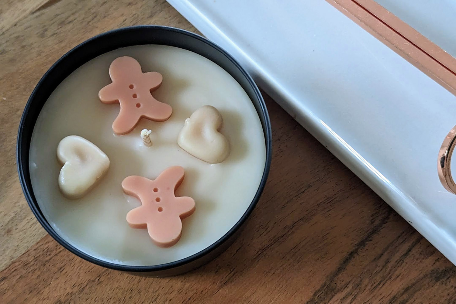 soy 464 candle wax tested and reviewed in this gingerbread candle