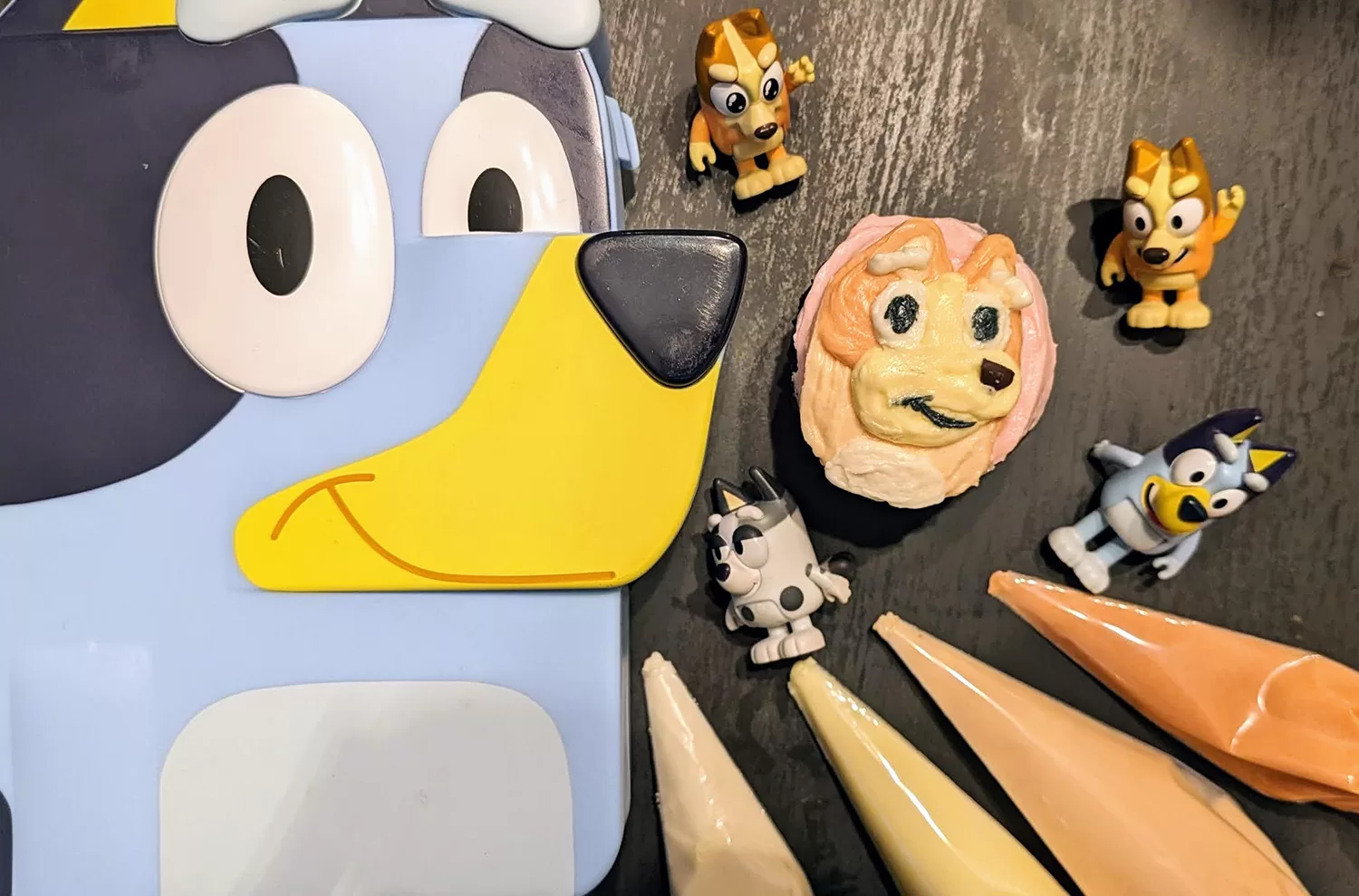 how to make bingo- and bluey-inspired cupcakes at home, showing the frosting colors to use