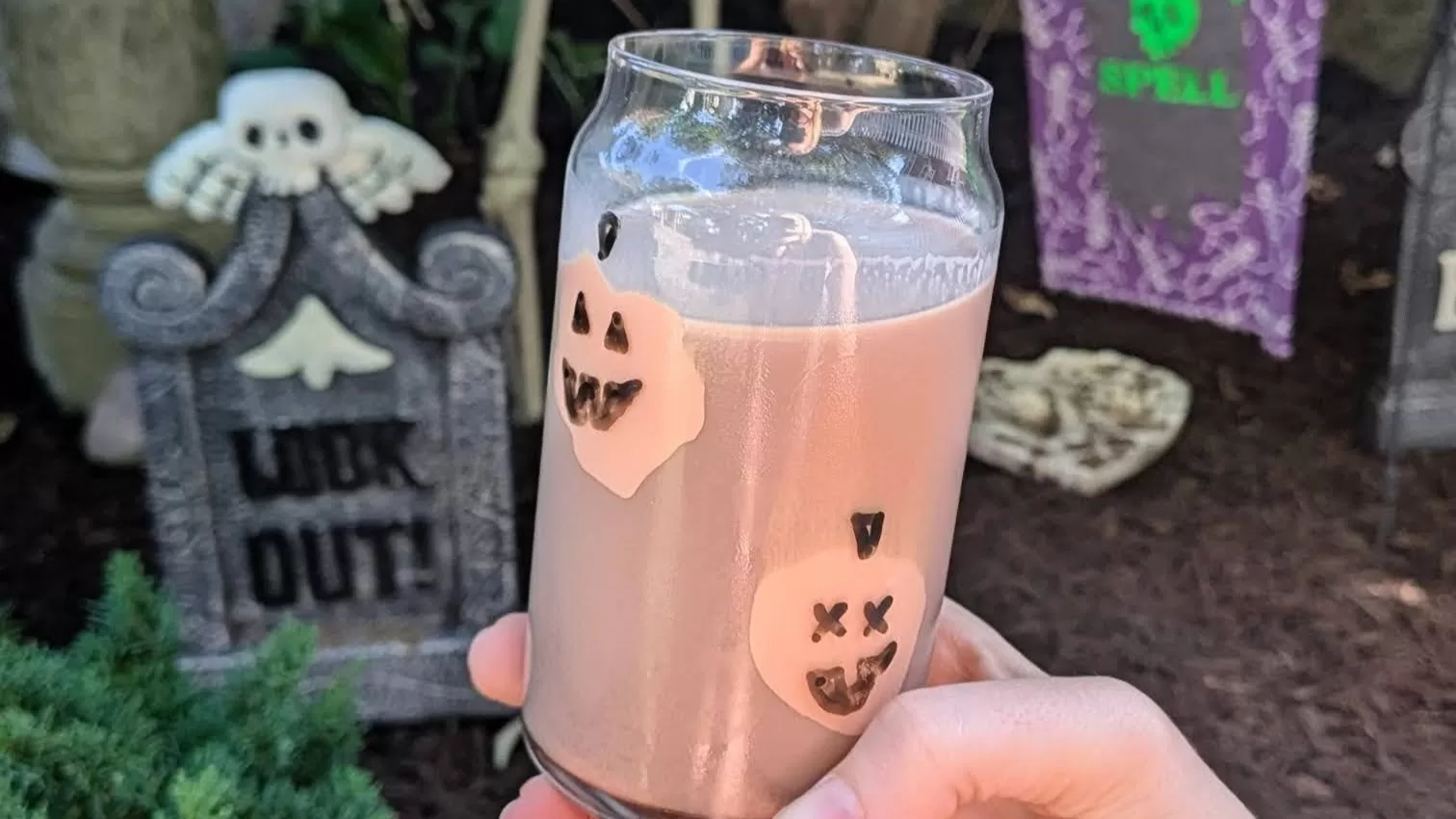 jack o' lantern marshmallow milk, an easy DIY halloween drink for kids to enjoy