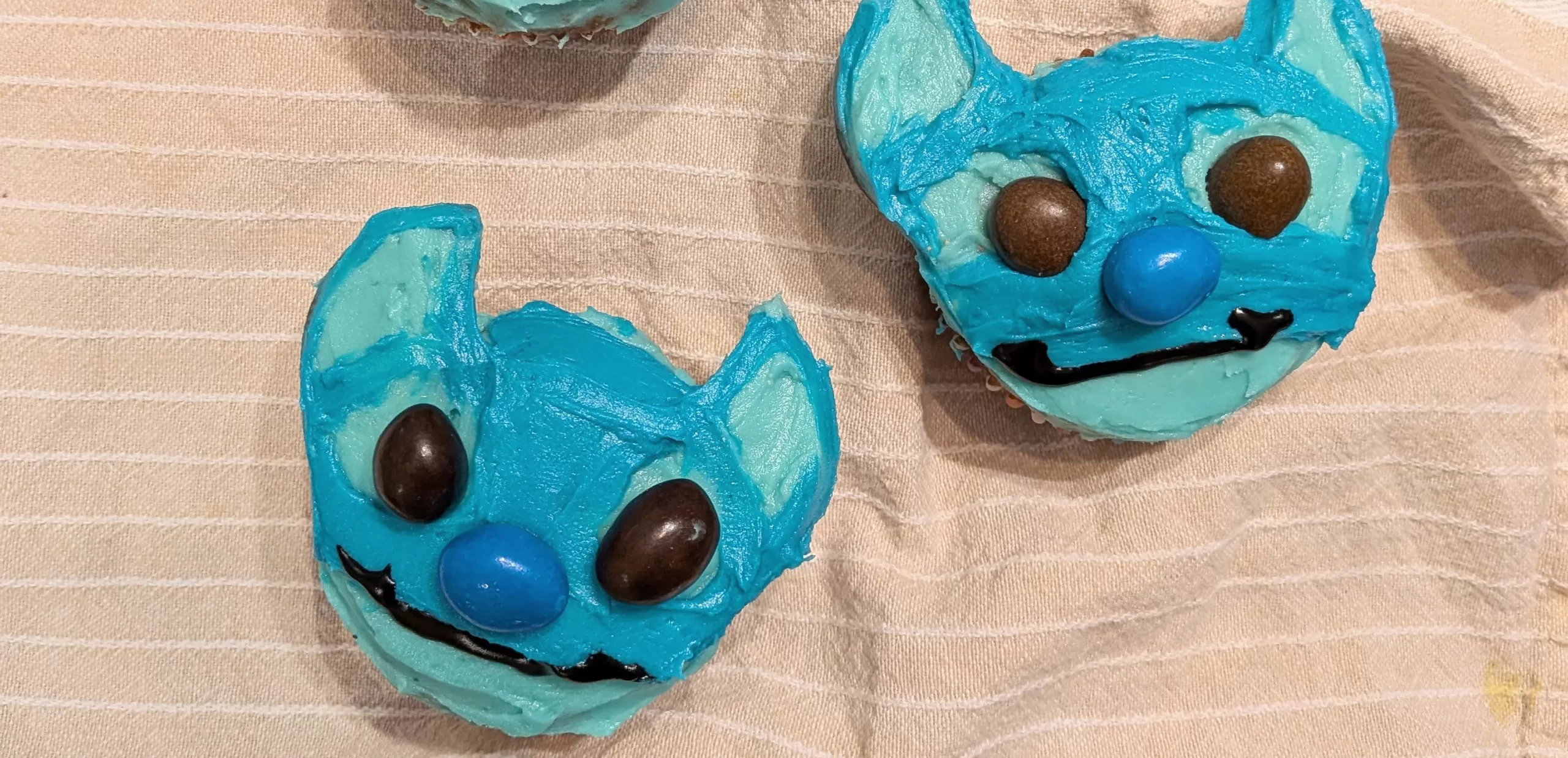 How to Make ‘Lilo & Stitch’-Inspired Cupcakes (the Easy, No-Fondant Way)